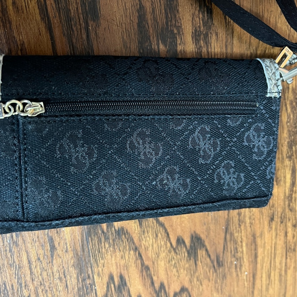 Guess Small Wallet - image 4